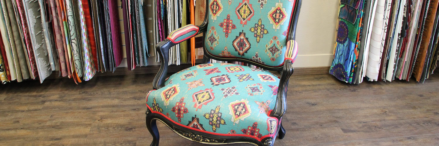 Renvoation fauteuil avec un tissu Konya Louis XV