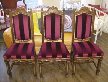 refection-ensemble-de-trois-chaises