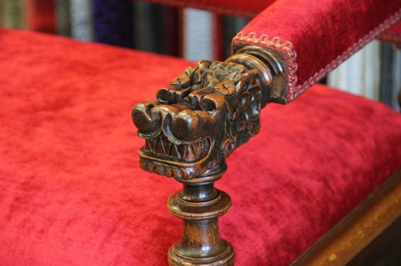 Restauration d'un accoudoir du fauteuil Henri IV