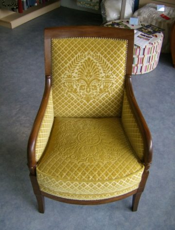 restauration-fauteuil-tissu-jaune-velours